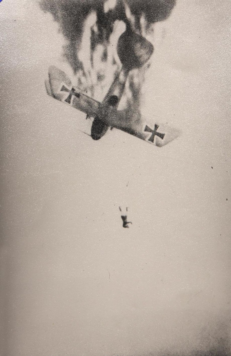 Illustration for article titled These WWI aerial dogfight photos are incredible. Too bad they're fake.